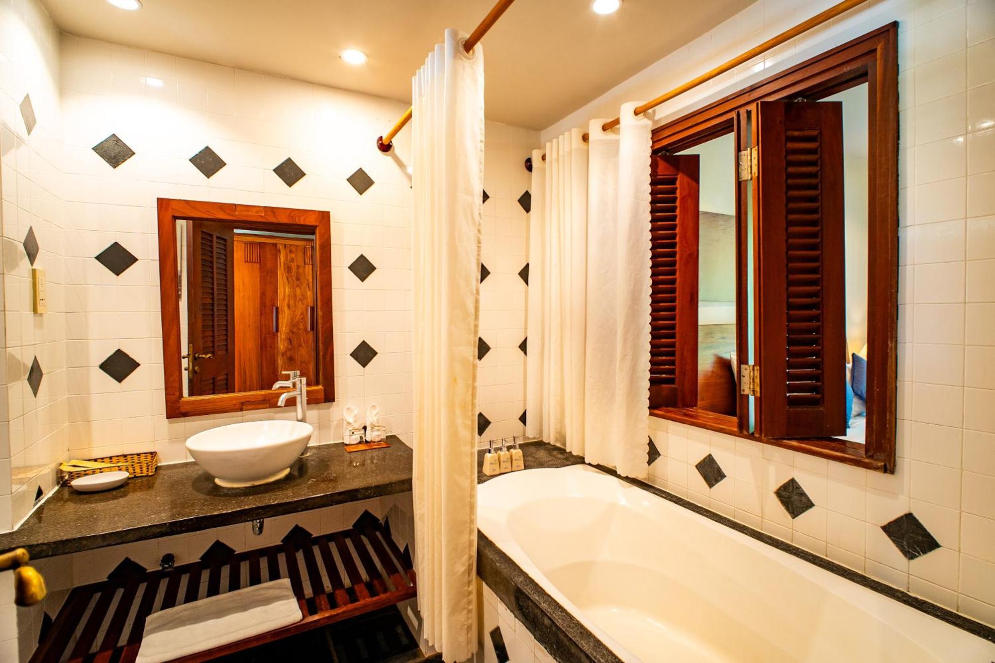 Premier Double or Twin Room with Balcony and Garden View,1608785333:JPEG